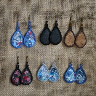 Motif de broderie ith boucles d’oreilles petites gouttes
